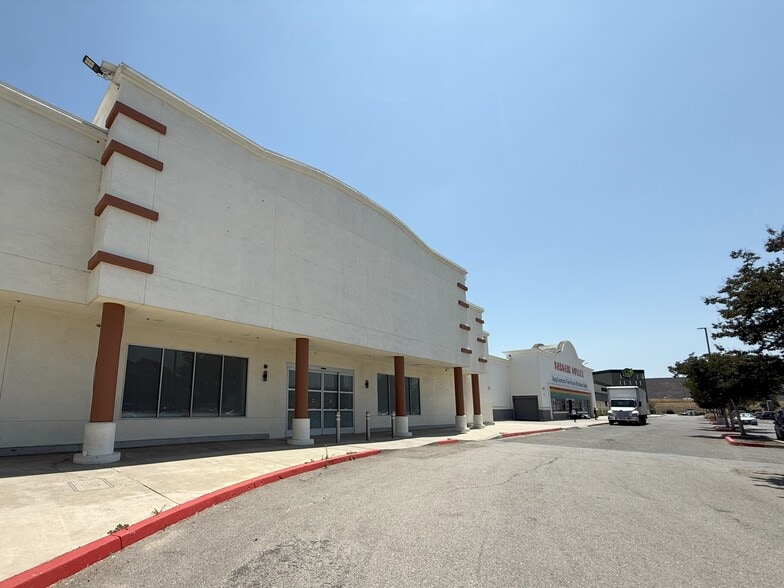 2707-2735 S Towne Ave, Pomona, CA for lease - Building Photo - Image 1 of 10