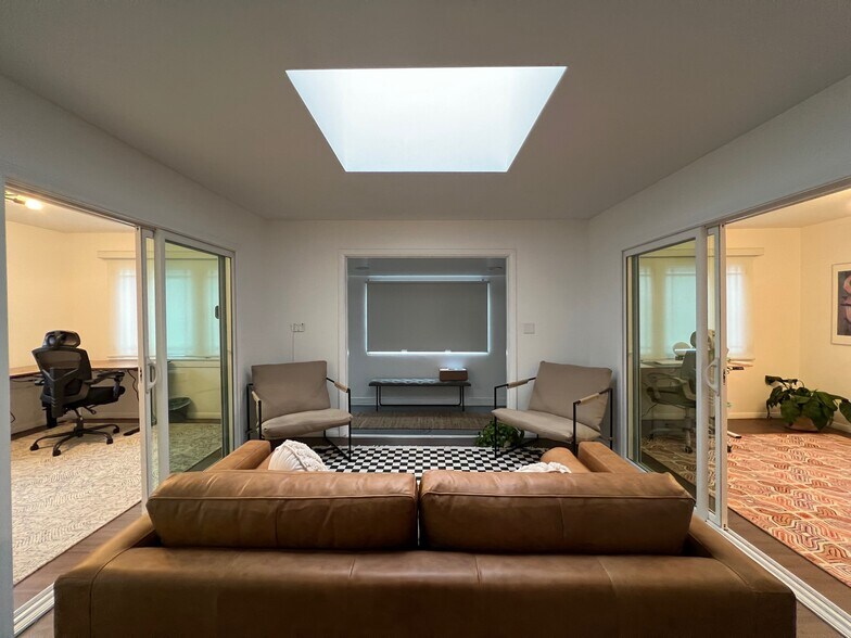 3377 S Robertson Blvd, Los Angeles, CA à louer - Photo du bâtiment - Image 2 de 10