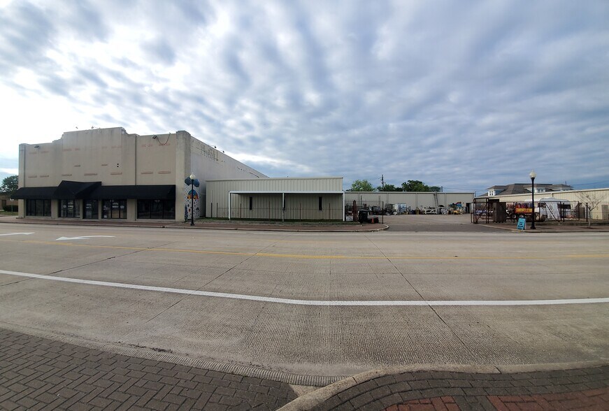 Downtown Beaumont Bulk Sale portefeuille de 4 propriétés à vendre sur LoopNet.ca - Photo du bâtiment - Image 2 de 28