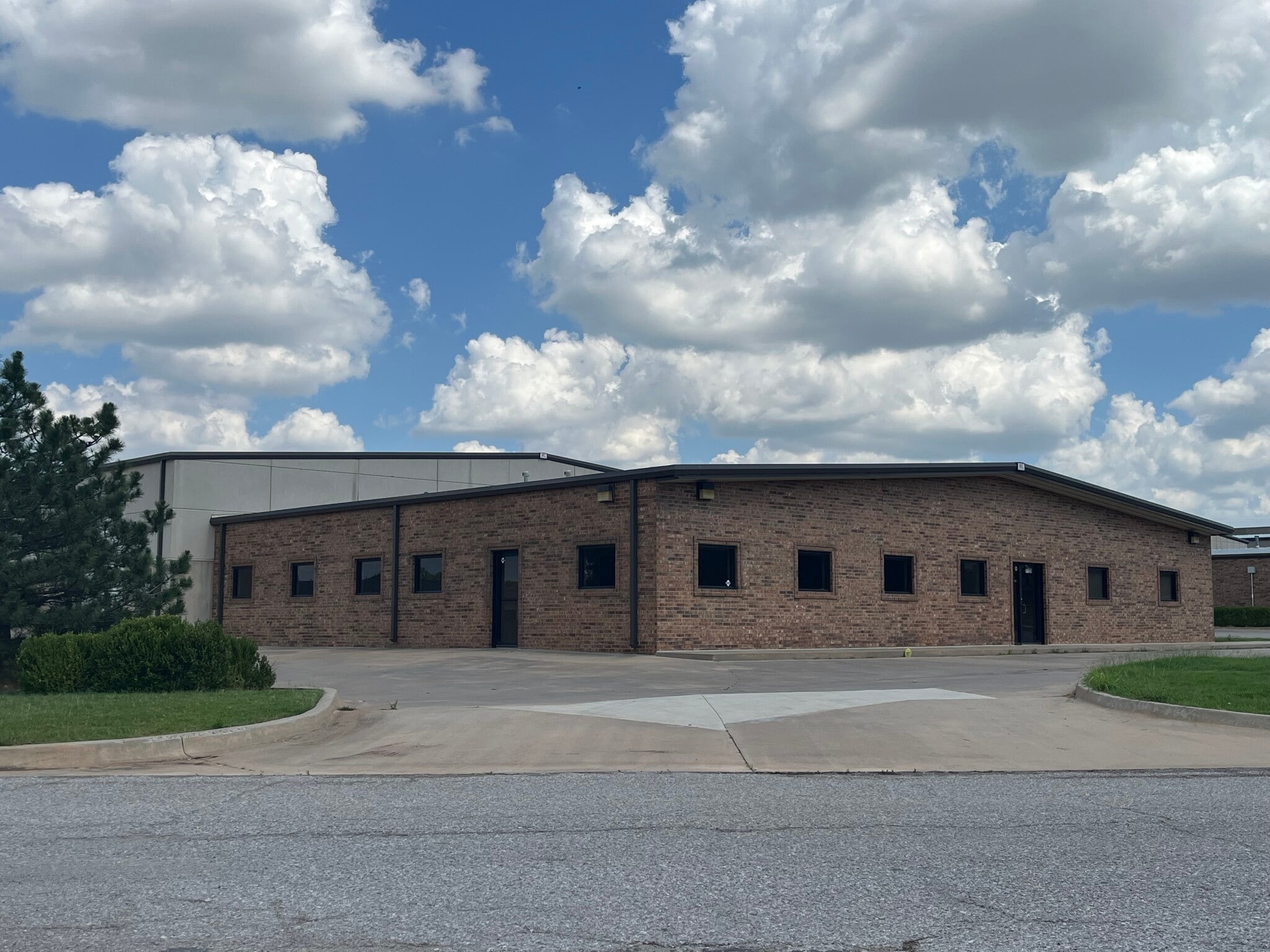 3140 Melcat Dr, Oklahoma City, OK for lease Building Photo- Image 1 of 9