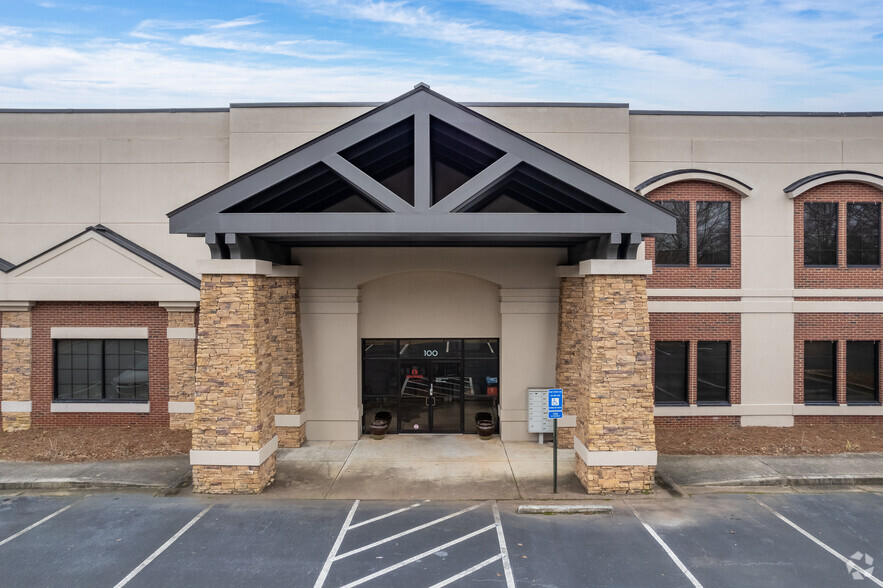 215 Hembree Park Dr, Roswell, GA for lease - Building Photo - Image 2 of 5