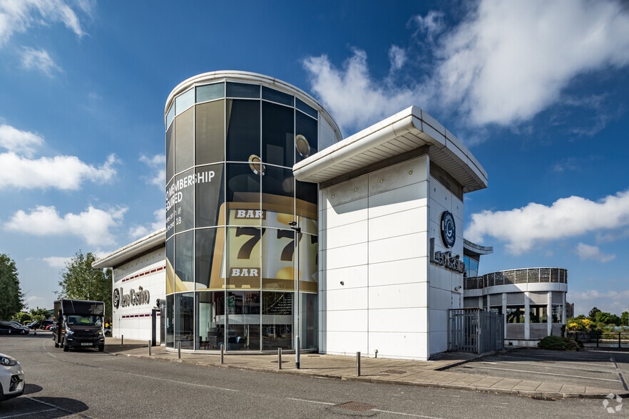 The Ace Portfolio portfolio of 6 properties for sale on LoopNet.ca - Building Photo - Image 3 of 4