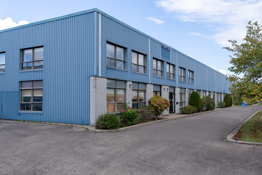 155-165 Av Labrosse, Pointe-claire, QC à louer - Photo du bâtiment - Image 1 de 12