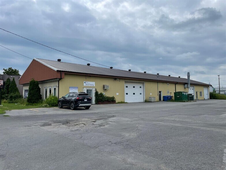 340 St Saint-Paul, Repentigny, QC for sale - Primary Photo - Image 1 of 1