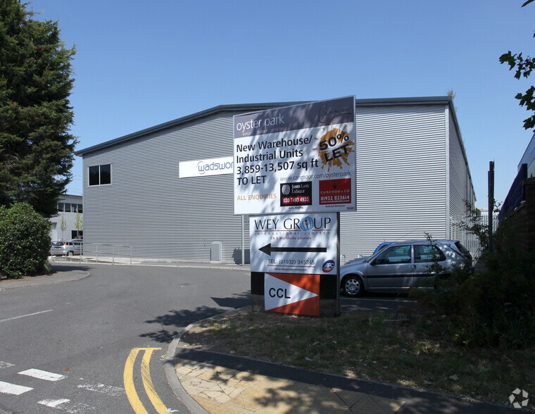 109 Chertsey Rd, Byfleet à louer - Photo du bâtiment - Image 2 de 5