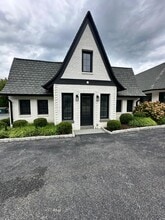 194 Route 17, Tuxedo Park, NY for lease Interior Photo- Image 1 of 7