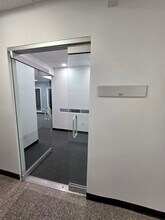 30-50 Whitestone Expy, Flushing, NY à louer Photo intérieure- Image 1 de 10