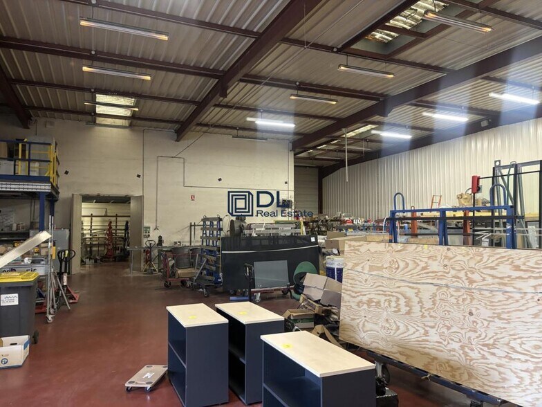 Industrial in Draveil for lease - Interior Photo - Image 3 of 6