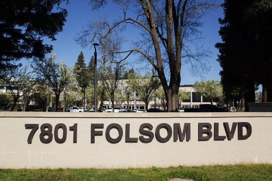 7801 Folsom Blvd, Sacramento, CA à louer - Photo du bâtiment - Image 3 de 8