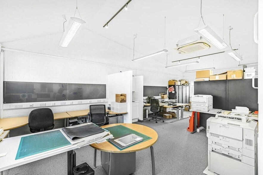 472 Hackney Rd, Londres à vendre - Photo intérieure - Image 2 de 27