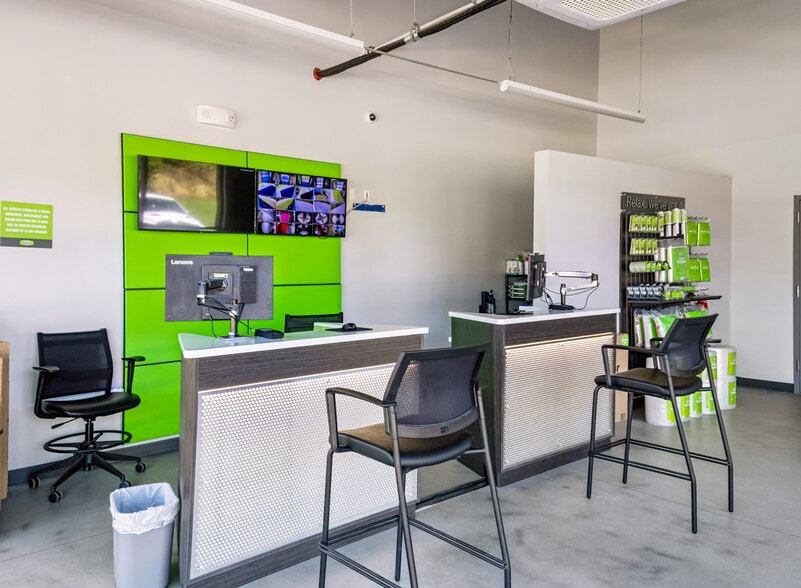 Extra Space (Managed) Portfolio portfolio of 2 properties for sale on LoopNet.ca - Building Photo - Image 3 of 17