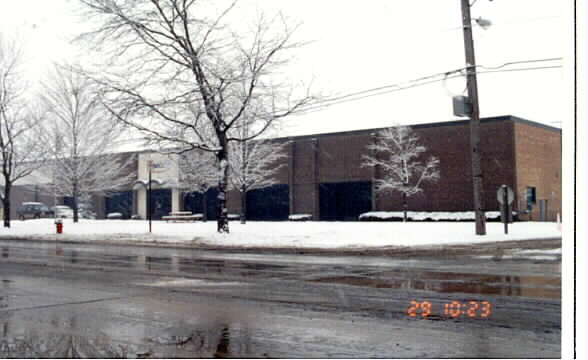 301 W Oakton St, Des Plaines, IL à louer - Photo du bâtiment - Image 2 de 3