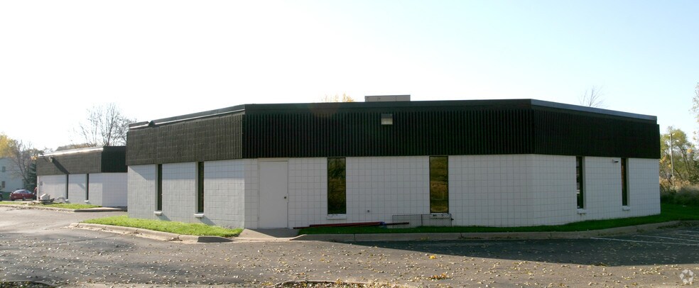 9100 49th Ave N, Minneapolis, MN à vendre - Photo du bâtiment - Image 3 de 6