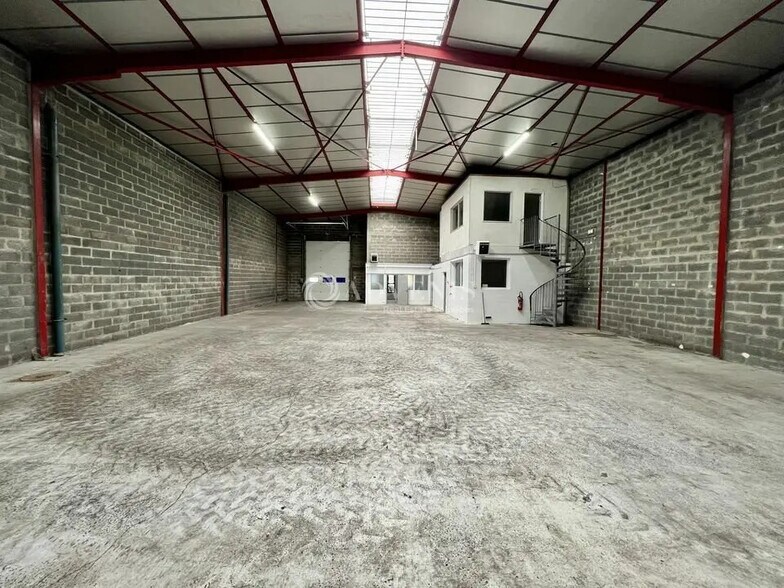 Flex dans SAINT-OUEN-L'AUMONE à louer - Photo du bâtiment - Image 2 de 9