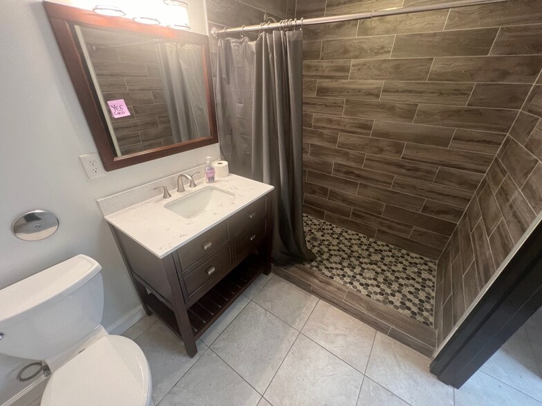 3008 Executive Dr, Greensboro, NC à louer - Photo du bâtiment - Image 3 de 11