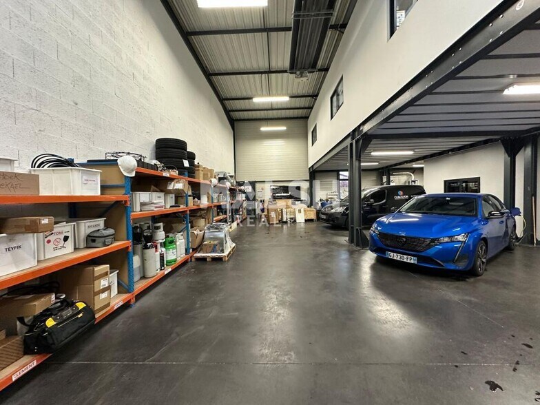 Flex in Décines-Charpieu for lease - Interior Photo - Image 3 of 9