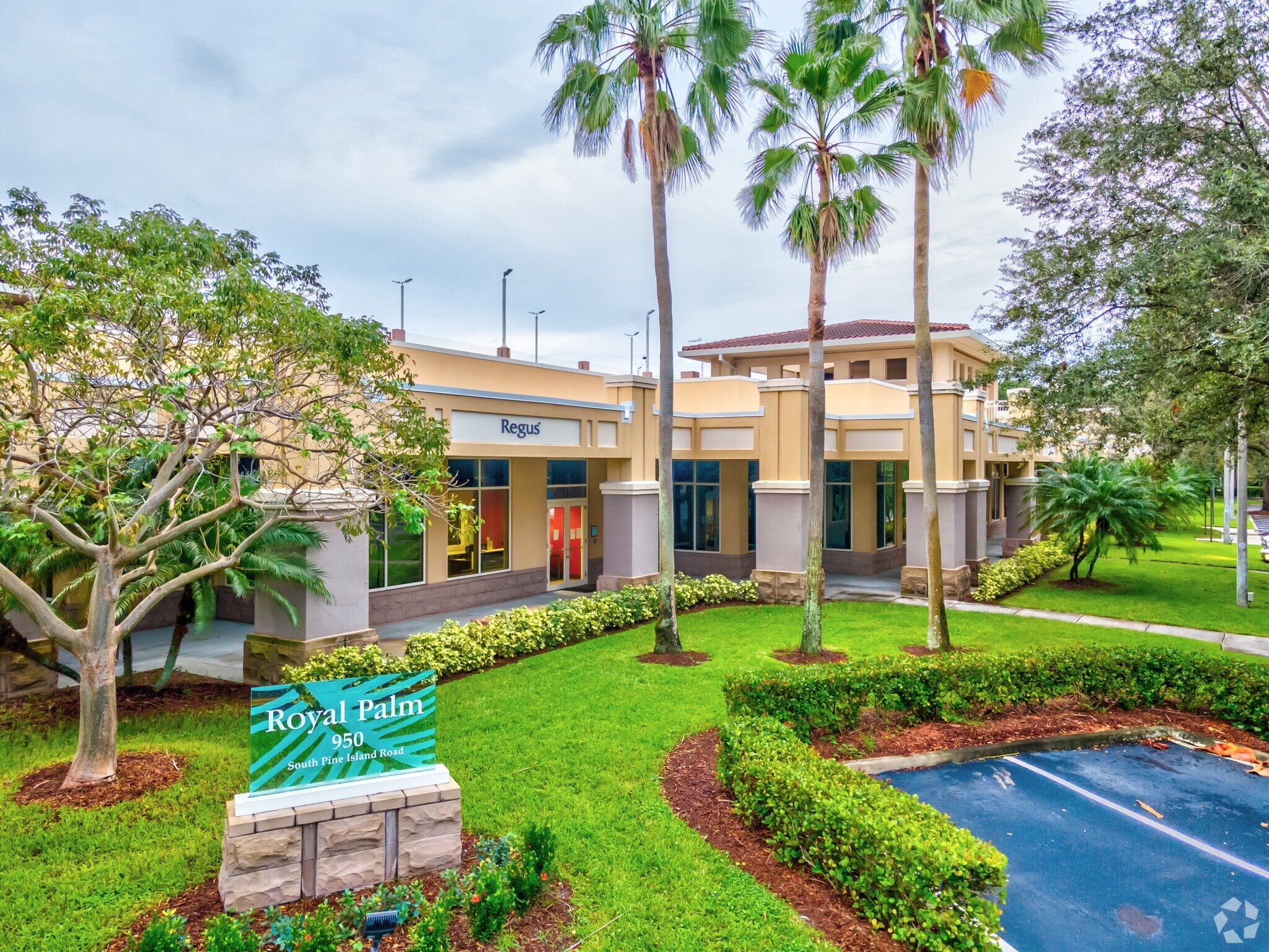 950 S pine island Rd, Plantation, FL à louer Photo du bâtiment- Image 1 de 16