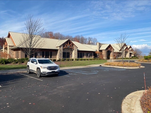 700 E Hammond Rd, Traverse City, MI à louer Photo du bâtiment- Image 1 de 21