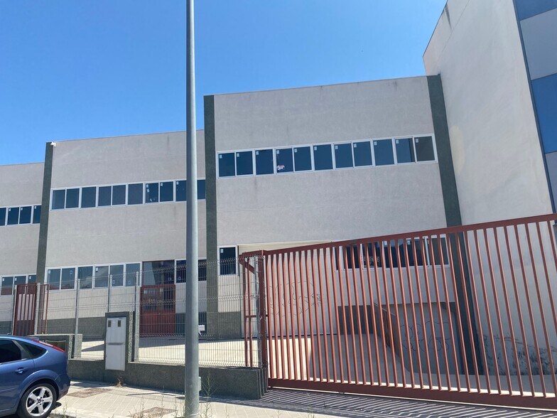 Avenida de la Reguera, 7, Móstoles, Madrid à vendre - Photo du bâtiment - Image 3 de 3