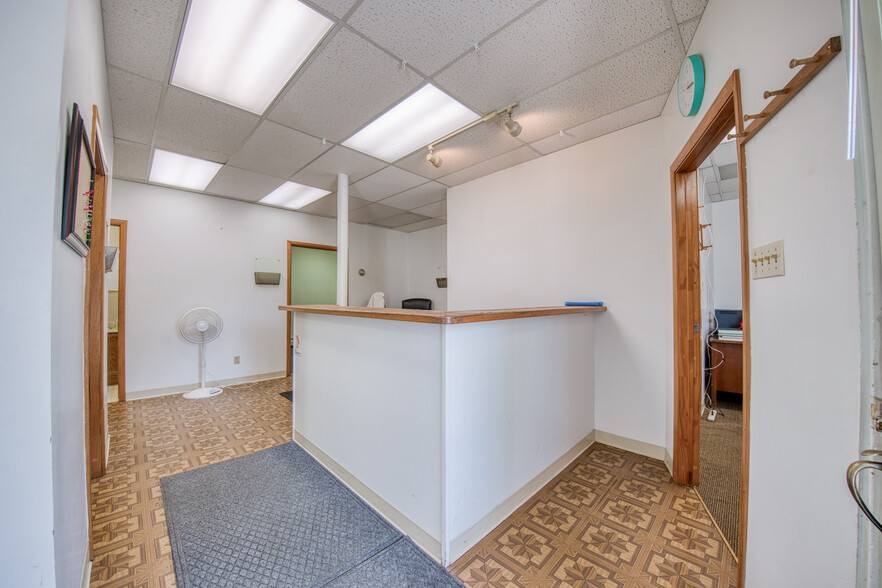 5614 Verona Rd, Verona, PA à vendre - Photo du bâtiment - Image 2 de 21