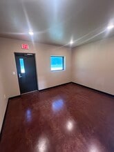 12544 E FM 917, Alvarado, TX à louer Photo intérieure- Image 2 de 5