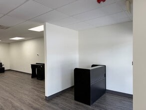 500 N Indiana Ave, Englewood, FL for lease Interior Photo- Image 2 of 9
