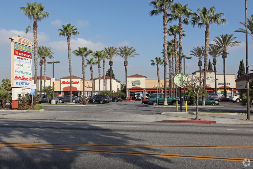 2901-2931 E Florence Ave, Huntington Park, CA à louer - Photo du bâtiment - Image 3 de 7