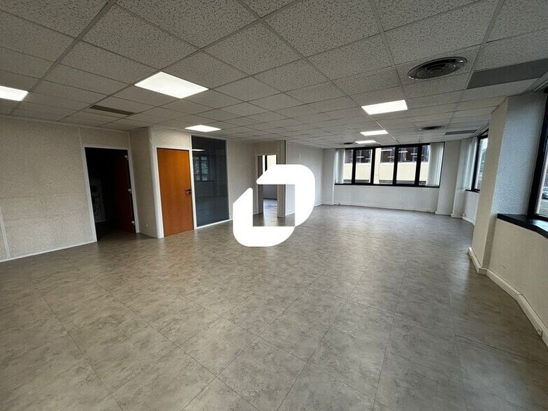 Office in SAINT-DIDIER-AU-MONT-D'OR for lease - Interior Photo - Image 2 of 12