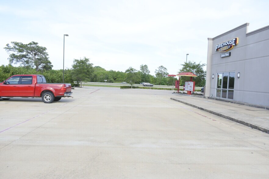 253 N Bypass 35, Alvin, TX à louer - Photo du bâtiment - Image 2 de 18