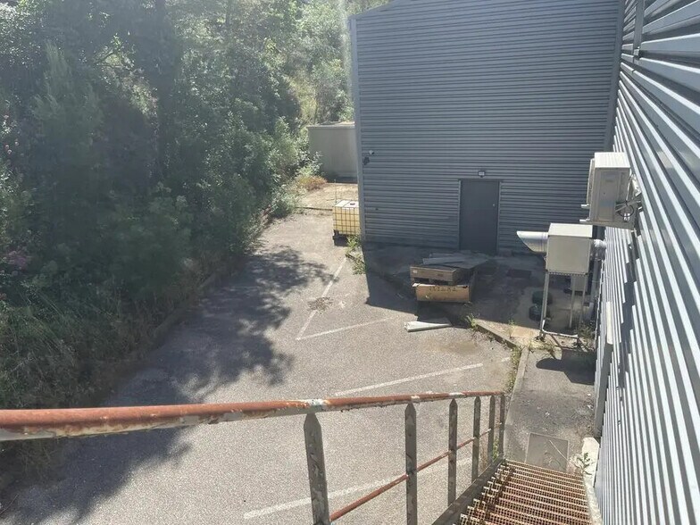 Flex dans Gémenos à louer - Photo du bâtiment - Image 3 de 3