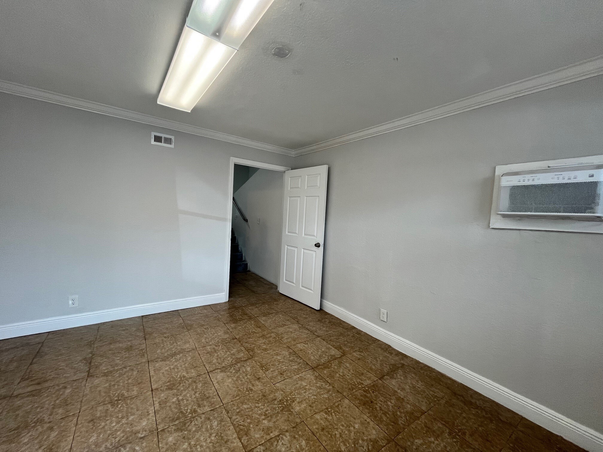 1200-1340 Stirling Rd, Dania Beach, FL for lease Interior Photo- Image 1 of 3