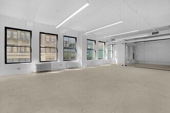 213 W 35th St, New York, NY for lease Building Photo- Image 2 of 6