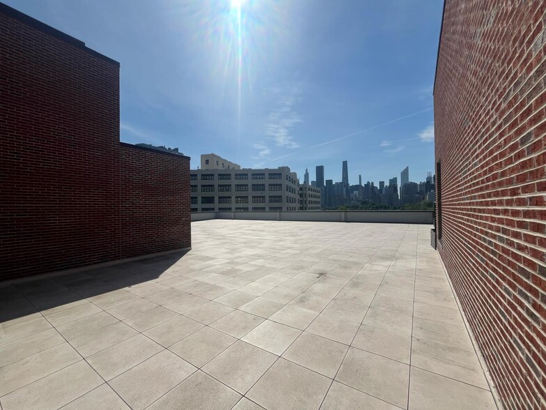 9-03 44th Rd, Long Island City, NY for lease - Building Photo - Image 2 of 13
