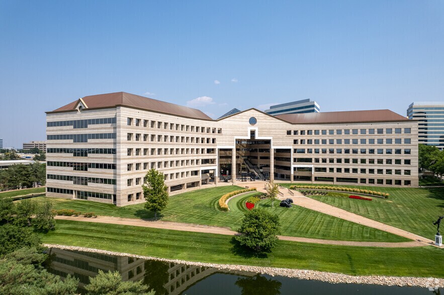 6312 S Fiddlers Green Cir, Greenwood Village, CO à louer - Photo du bâtiment - Image 2 de 16