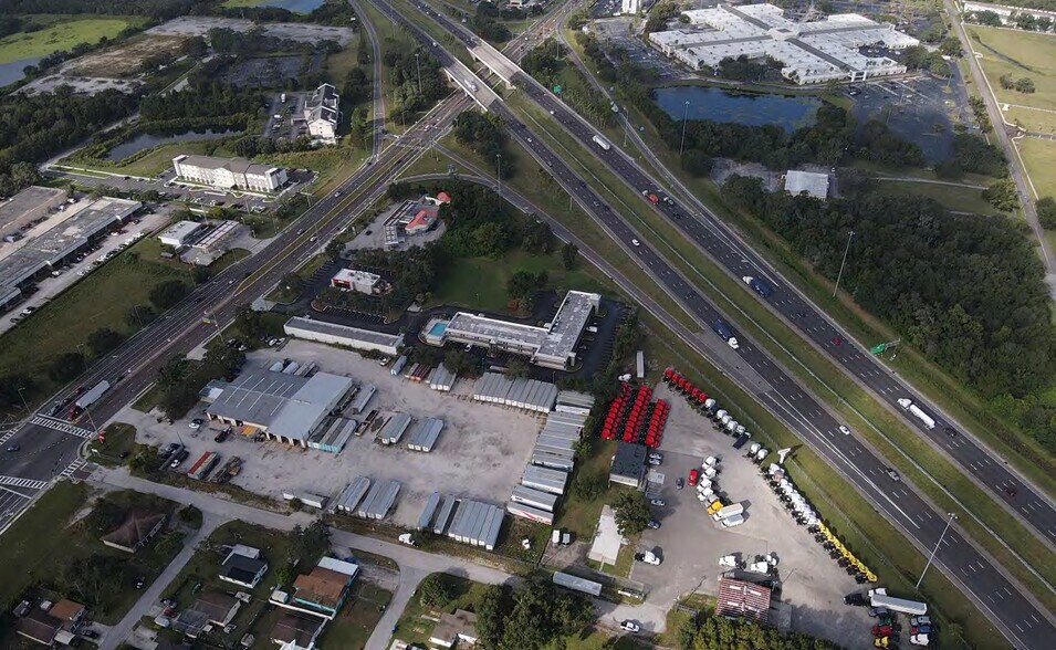 4206 N 68th St, Tampa, FL à louer - Photo du bâtiment - Image 2 de 7