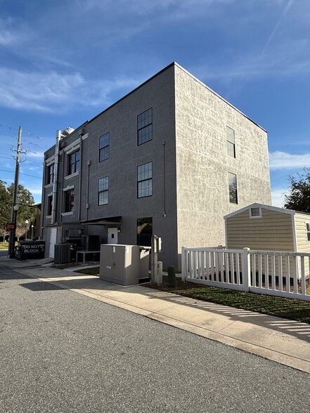 138 Bushnell Plz, Bushnell, FL à louer - Photo du bâtiment - Image 2 de 8