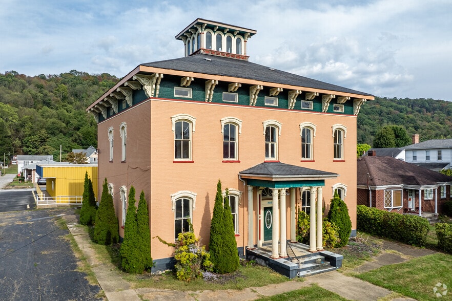 900 Ridge Ave, New Cumberland, WV for sale - Primary Photo - Image 1 of 4