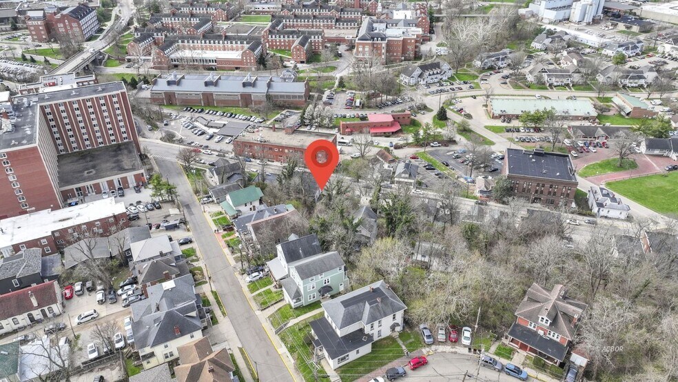 72 W Union St, Athens, OH à vendre - Photo du bâtiment - Image 3 de 7