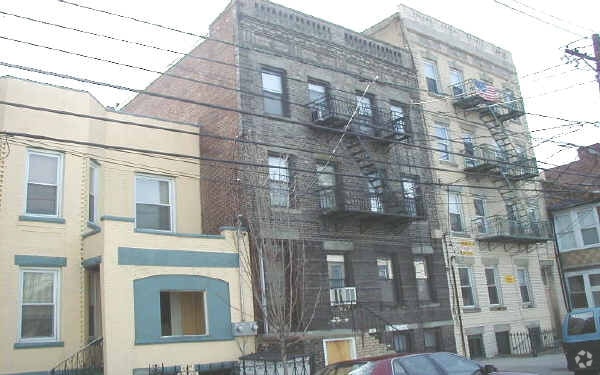 41 66th St, West New York, NJ à vendre - Photo du bâtiment - Image 3 de 4