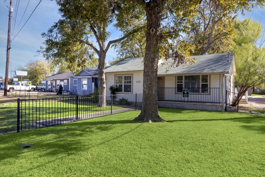 2123 Northland Dr, Austin, TX à vendre - Photo principale - Image 1 de 12