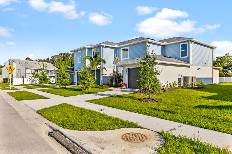 Hidden Woods - 12 Luxury Townhomes portefeuille de 3 propriétés à vendre sur LoopNet.ca - Photo du bâtiment - Image 2 de 29