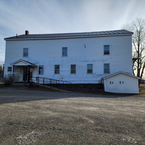 69 E Main St, Searsport, ME à louer - Photo du bâtiment - Image 3 de 6