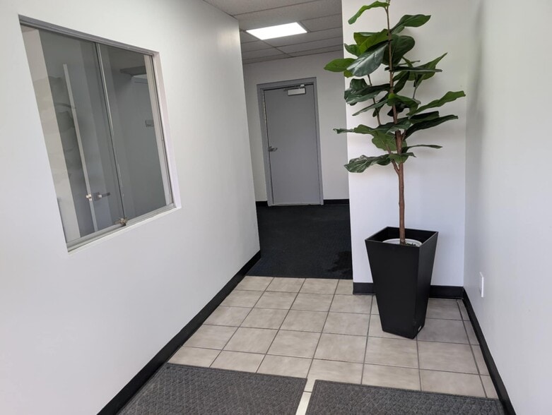 11353 Lebanon Rd, Cincinnati, OH for lease - Interior Photo - Image 2 of 13