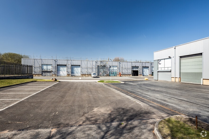 Union Rd, Bolton for lease - Primary Photo - Image 1 of 3