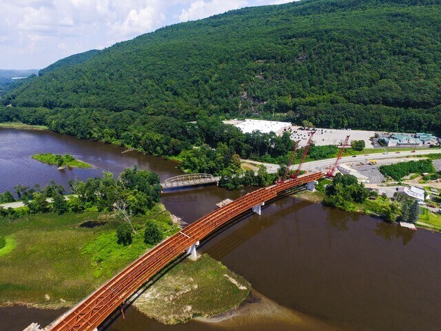 724 Brattleboro Rd Route 119, Hinsdale, NH à louer - Photo du bâtiment - Image 3 de 7