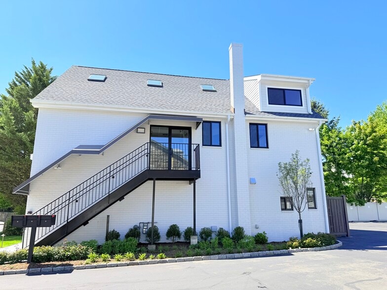 31 Saint Roch Ave, Greenwich, CT for lease - Building Photo - Image 1 of 19