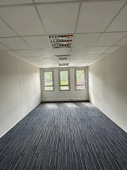 2 Rue Du 19 Mars 1962, Clichy à louer - Photo du bâtiment - Image 2 de 9