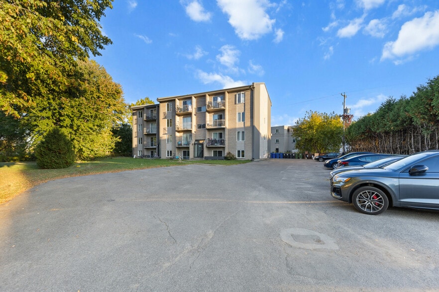 2012-2014 Rue Fournier, Saint-Jérôme, QC for sale - Building Photo - Image 2 of 24