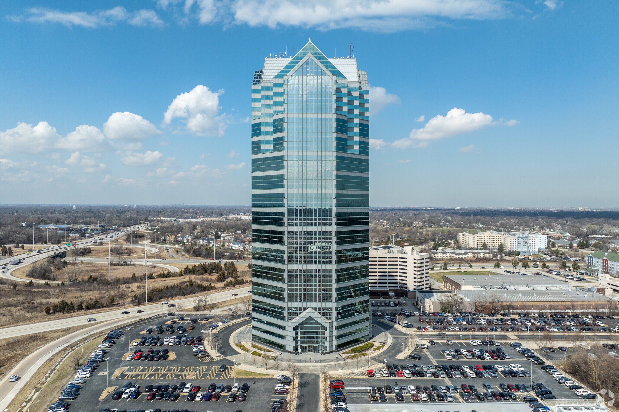 1 Tower Ln, Oakbrook Terrace, IL for lease Primary Photo- Image 1 of 27