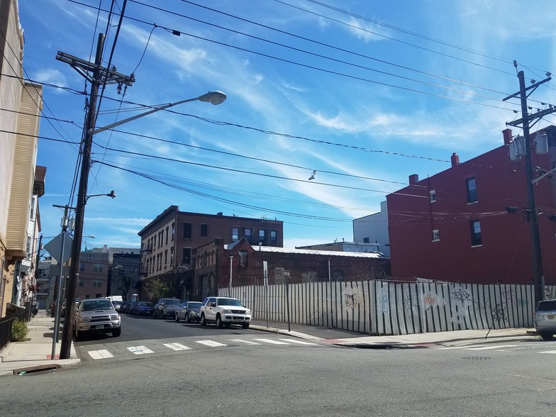 194-196 New York Ave, Jersey City, NJ for sale - Primary Photo - Image 1 of 1